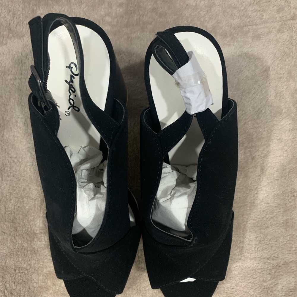 Black and White Platform Heels - Picture 2 of 7
